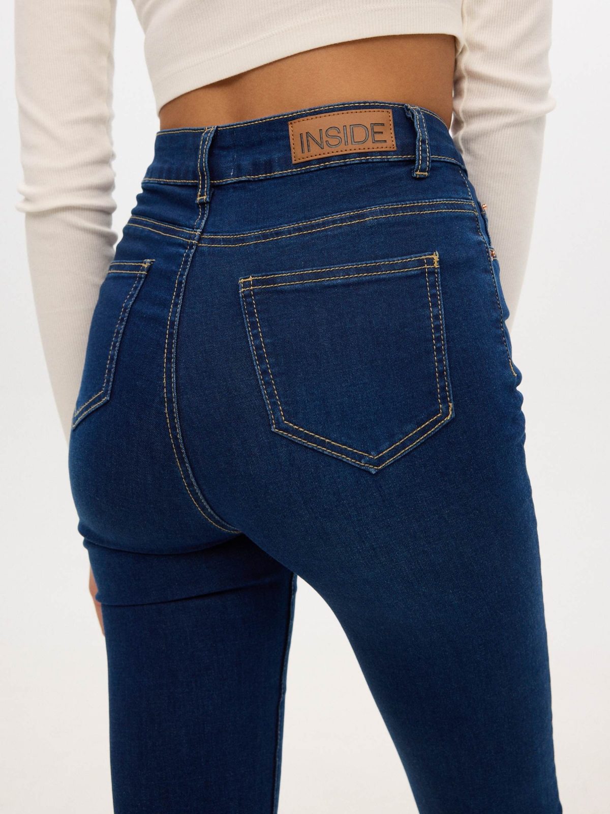 Jeans skinny high rise azul vista detalhe