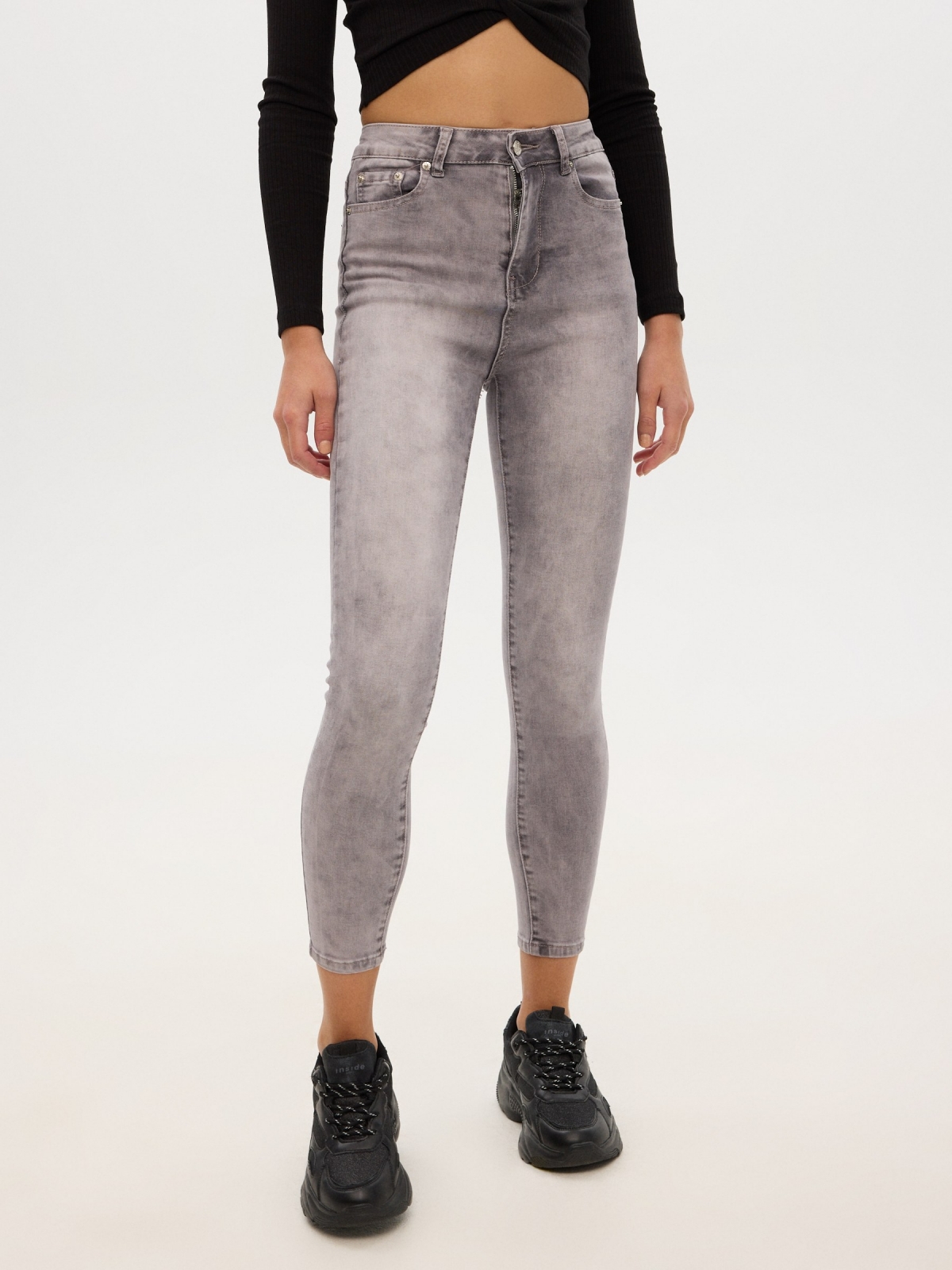 Worn high rise skinny jeans light grey middle front view