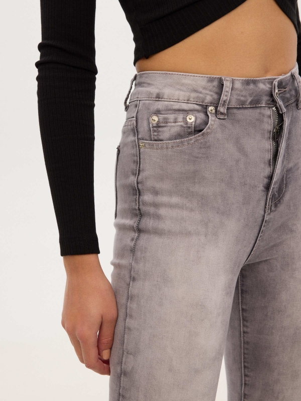 Jeans skinny high rise cinza claro vista detalhe