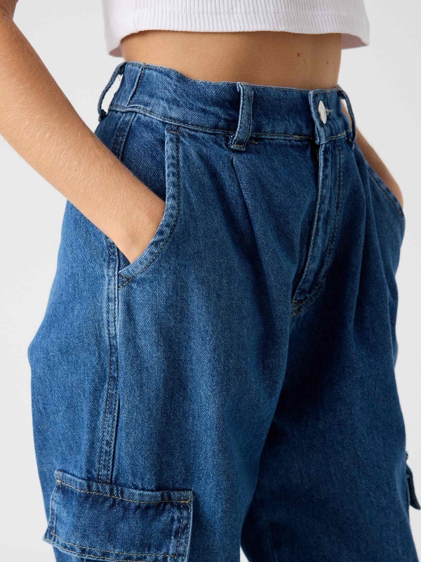 Slouchy cargo jeans blue detail view