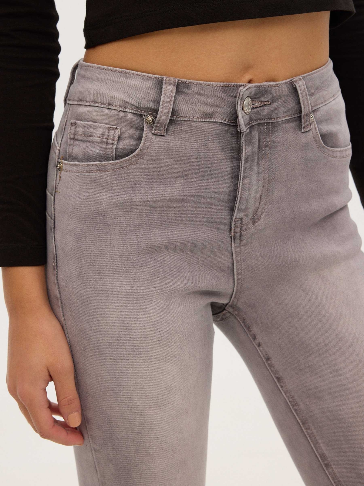 Worn push up skinny jeans light grey detail view