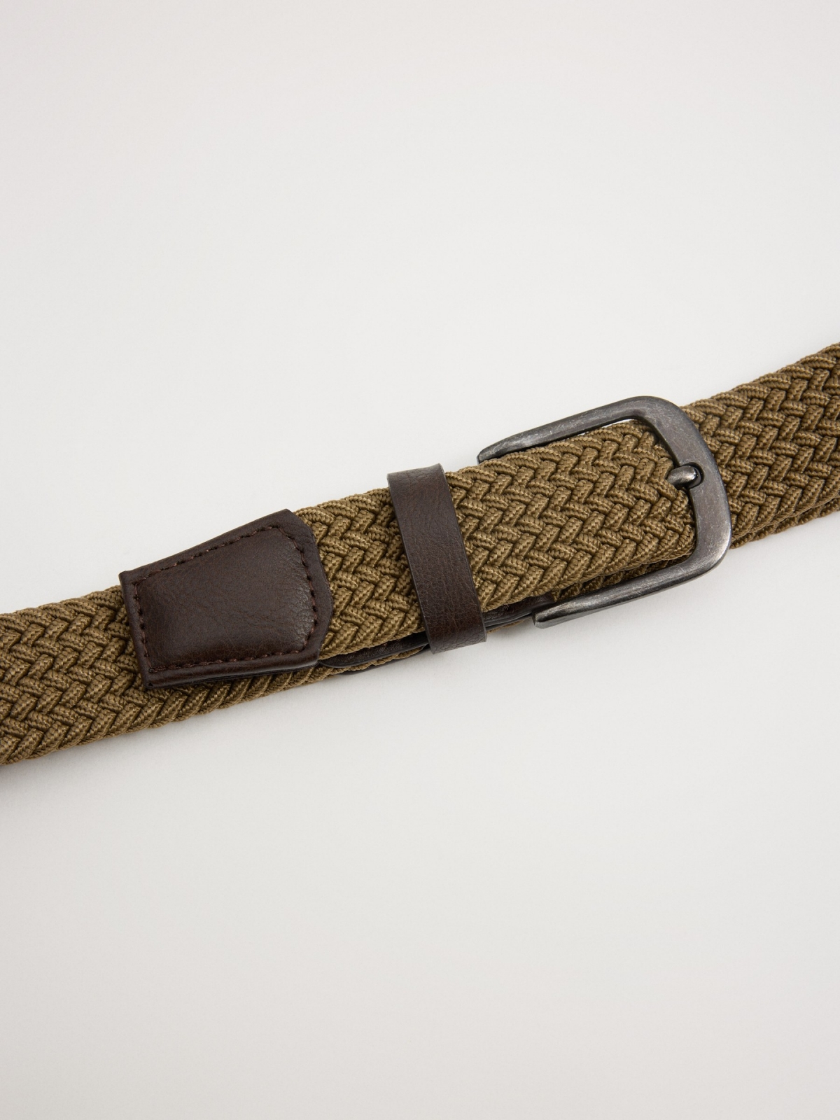 Elastic braided belt brown detail view