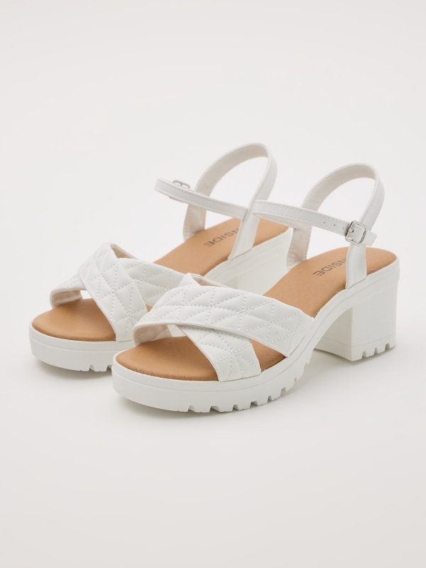 Sandal with crossed platform white 45º front view