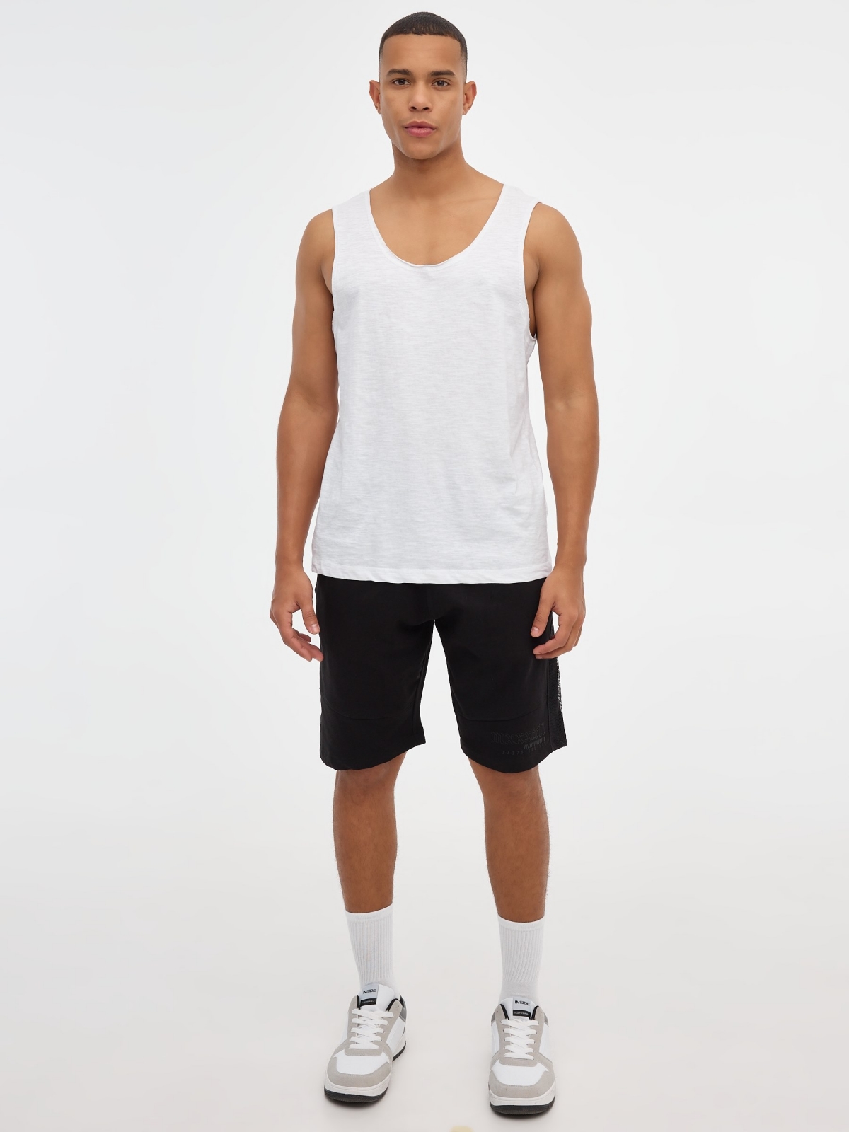 Sporty jogger bermuda shorts black front view