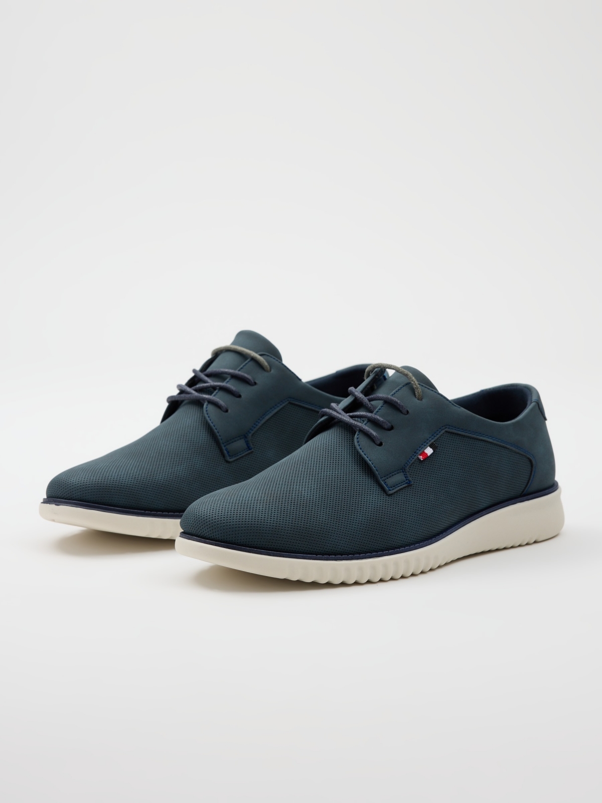 Zapato clásico sport azul marino vista frontal 45º