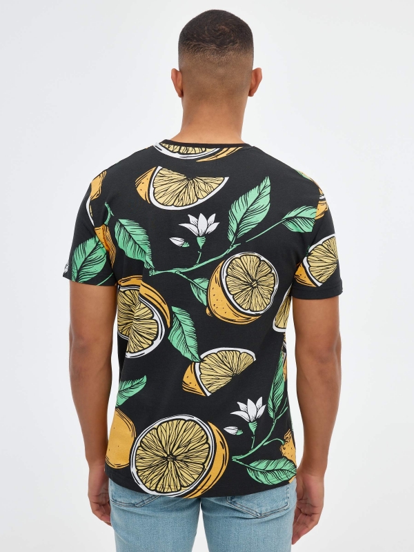 Camiseta print limones negro vista media trasera
