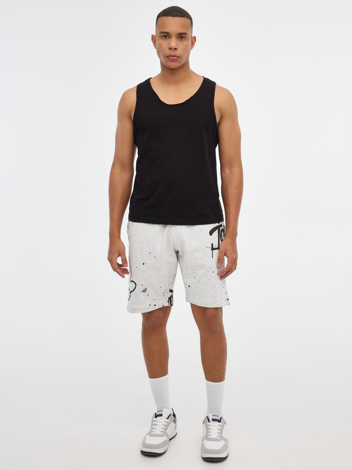 Bermuda jogger shorts with graffiti print light grey vigore front view