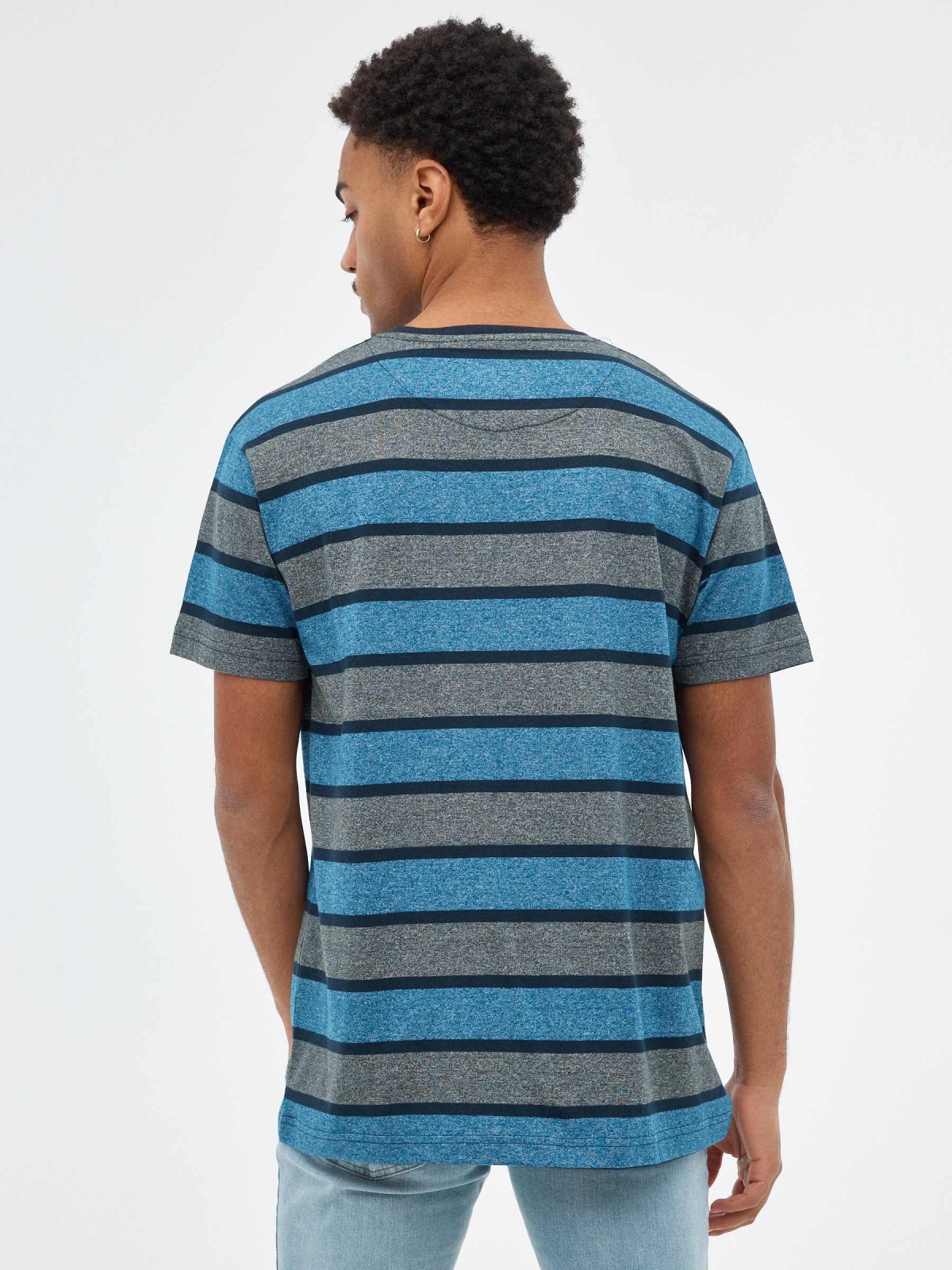 Camiseta de rayas con bolsillo azul marino vista media trasera