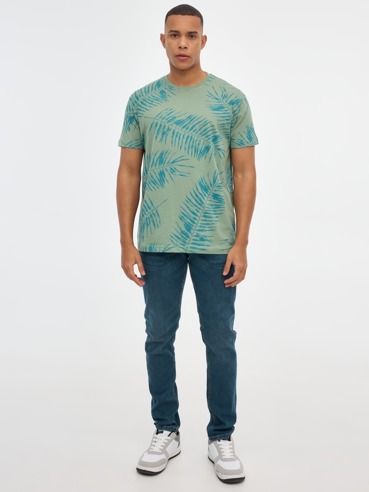 Palm leaves print t-shirt olive green front view