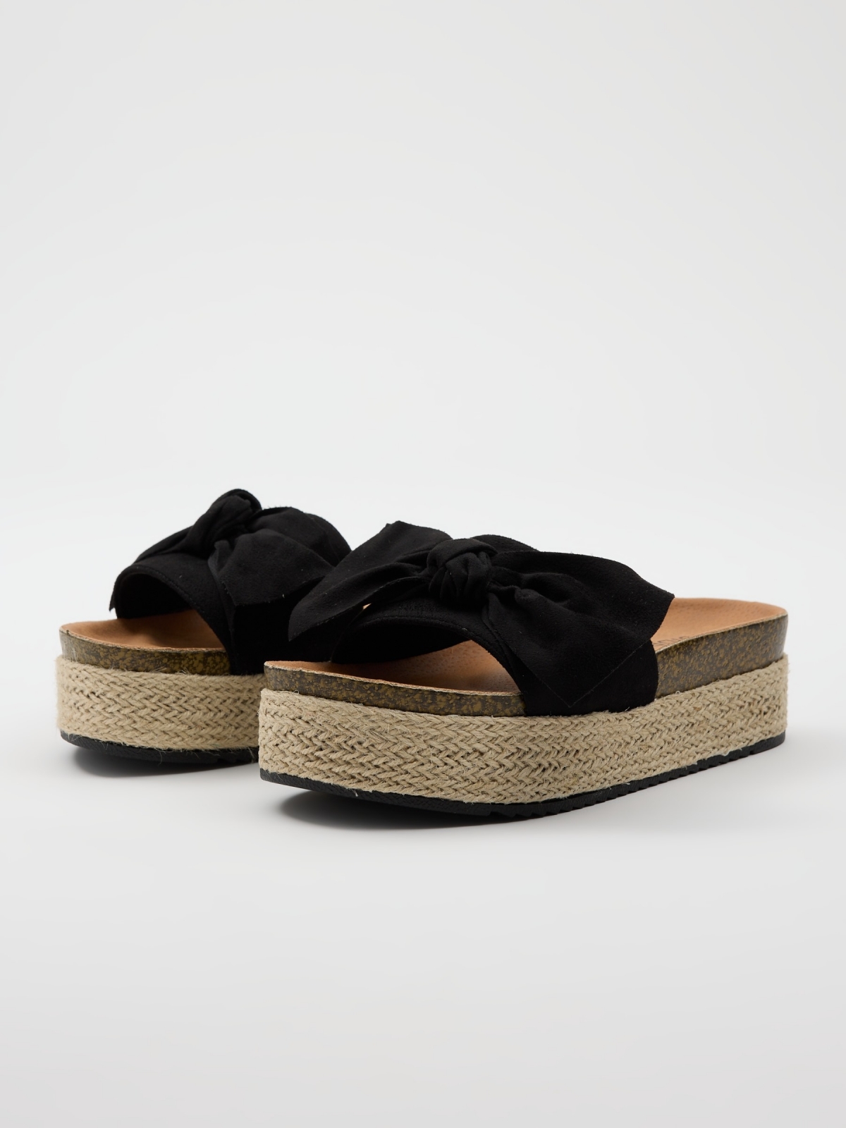 Platform sandal with knot black/beige 45º front view