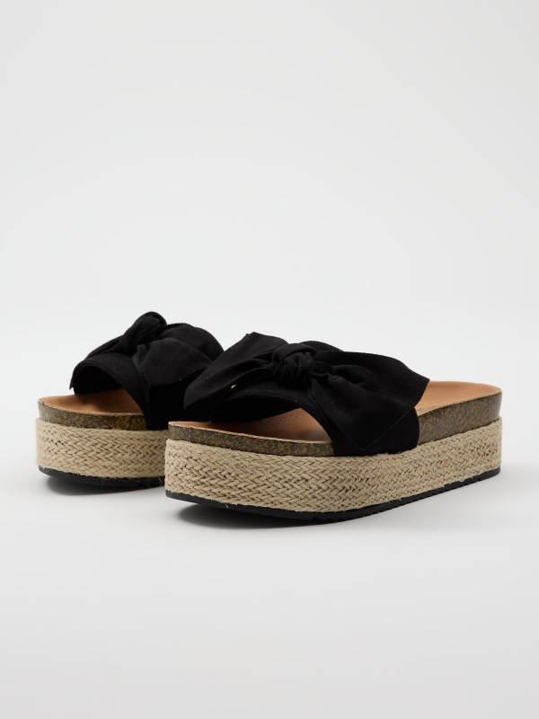 Sandalia de plataforma con nudo negro/beige vista frontal 45º