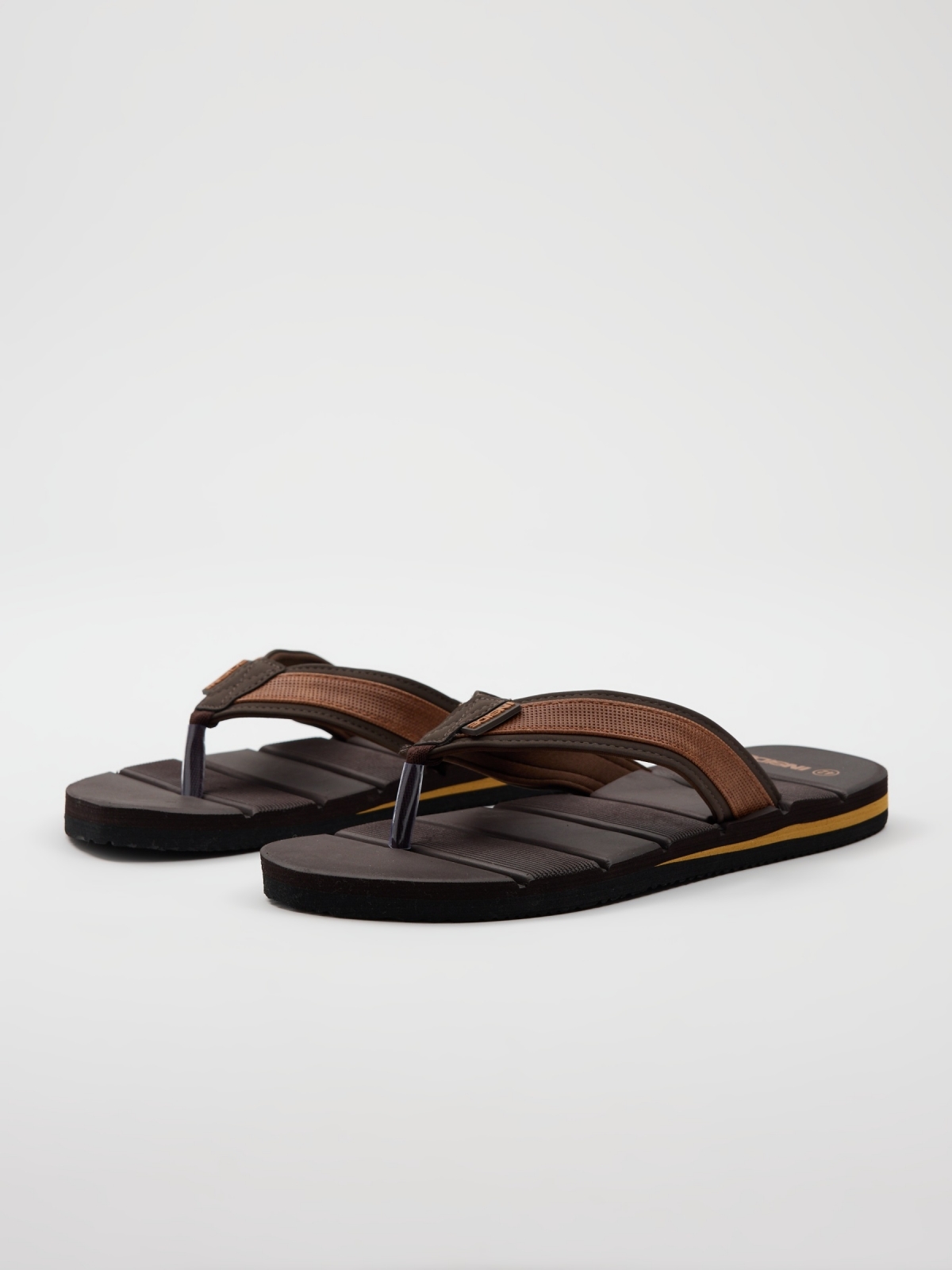 Comfort toe sandal with sole dark brown 45º front view