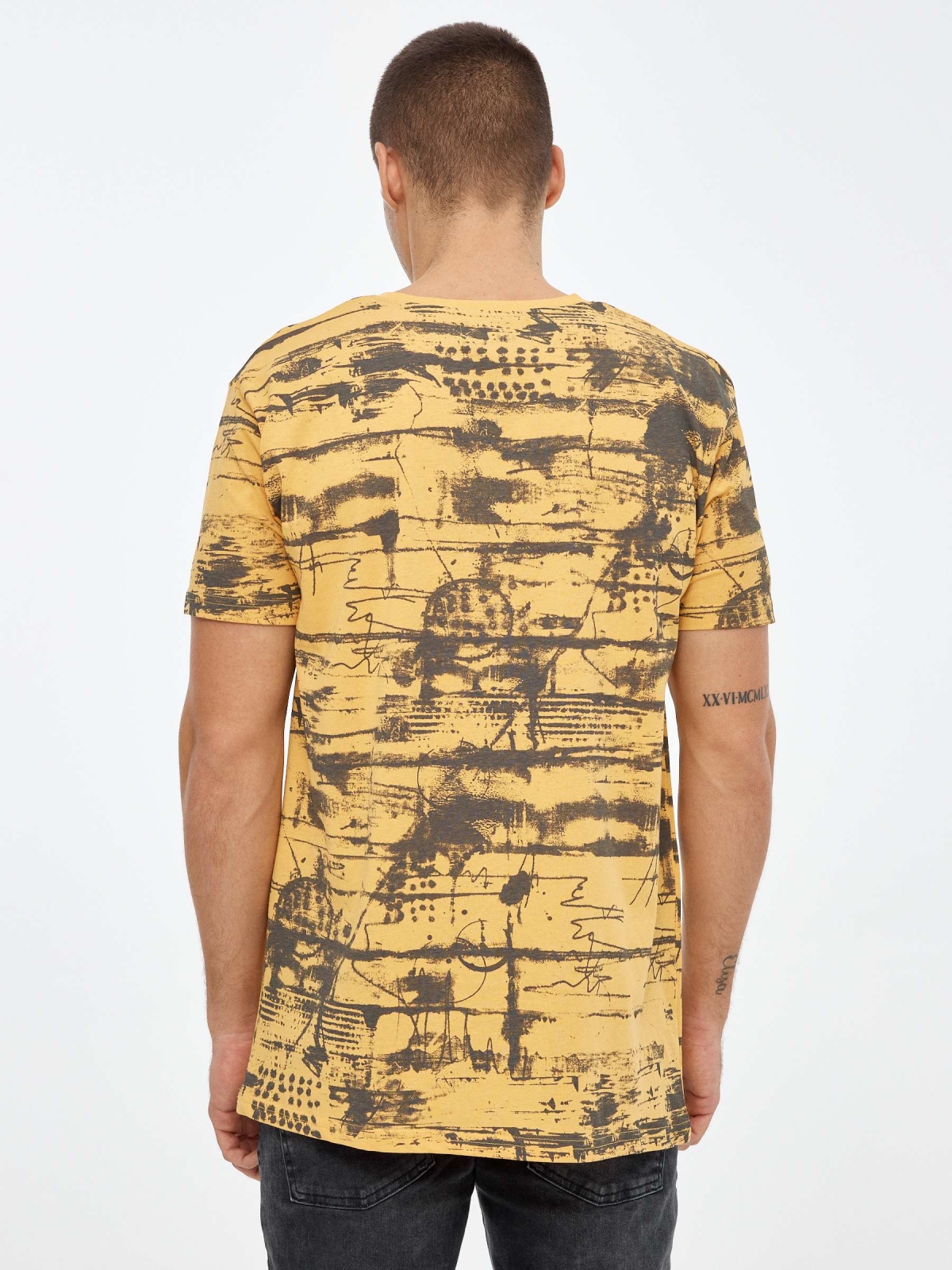 Total print t-shirt pastel yellow middle back view