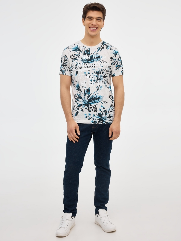 T-shirt de impressão tropical com texto cinza vista geral frontal