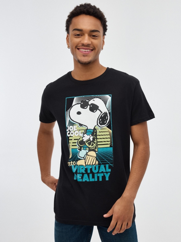Camiseta Snoopy negro vista media frontal