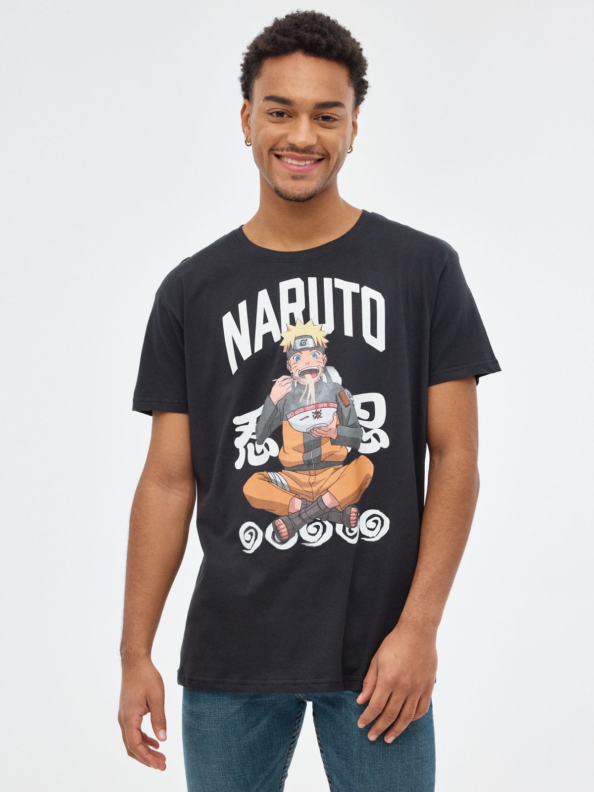 T-shirt preta Naruto preto vista meia frontal