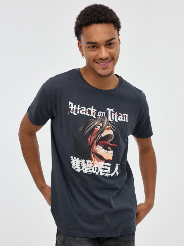 Ataque à t-shirt print Titan cinza escuro vista meia frontal