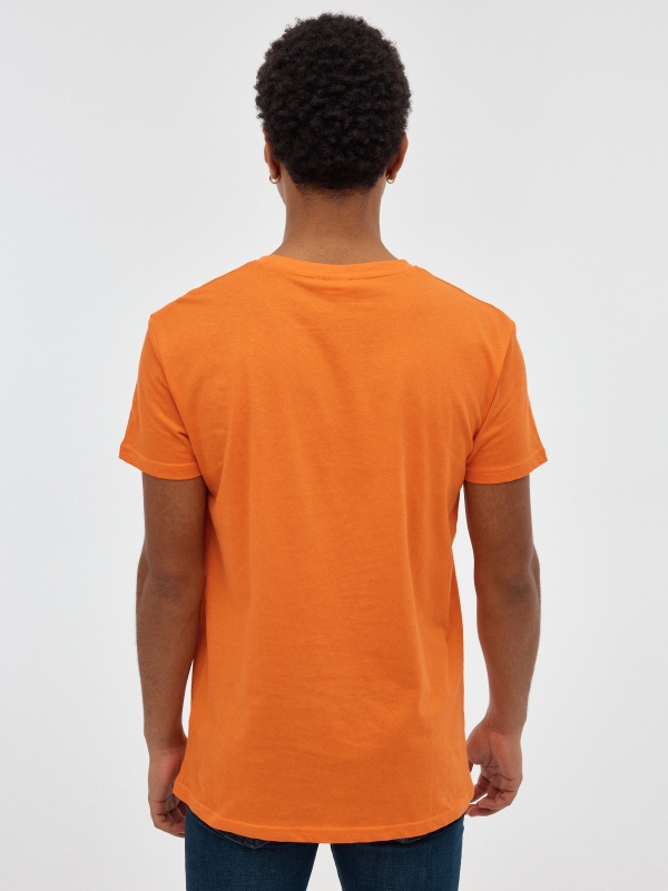 T-shirt laranja Dragon Ball laranja vista meia traseira