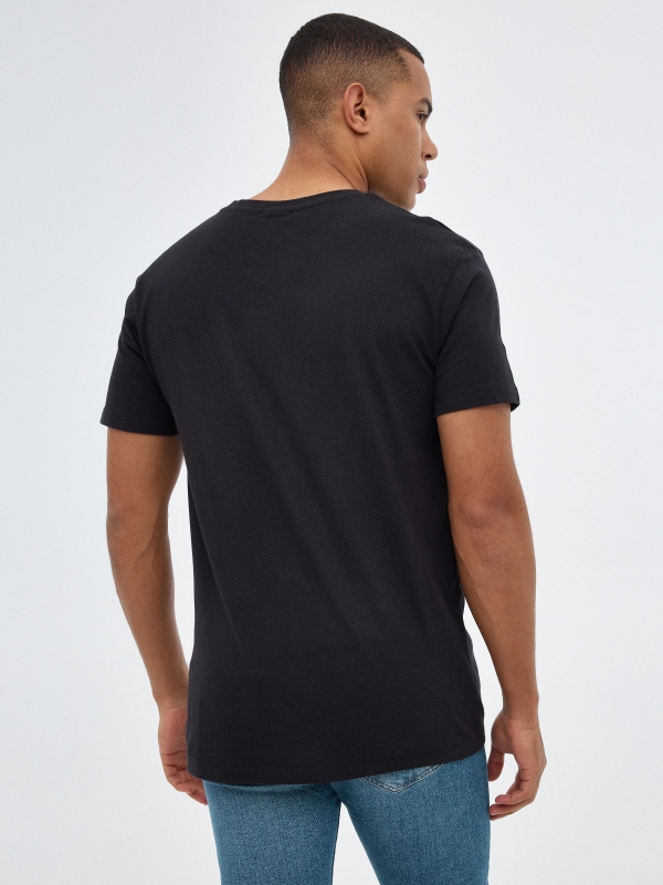 T-shirt Rick&Morty print preto vista meia traseira