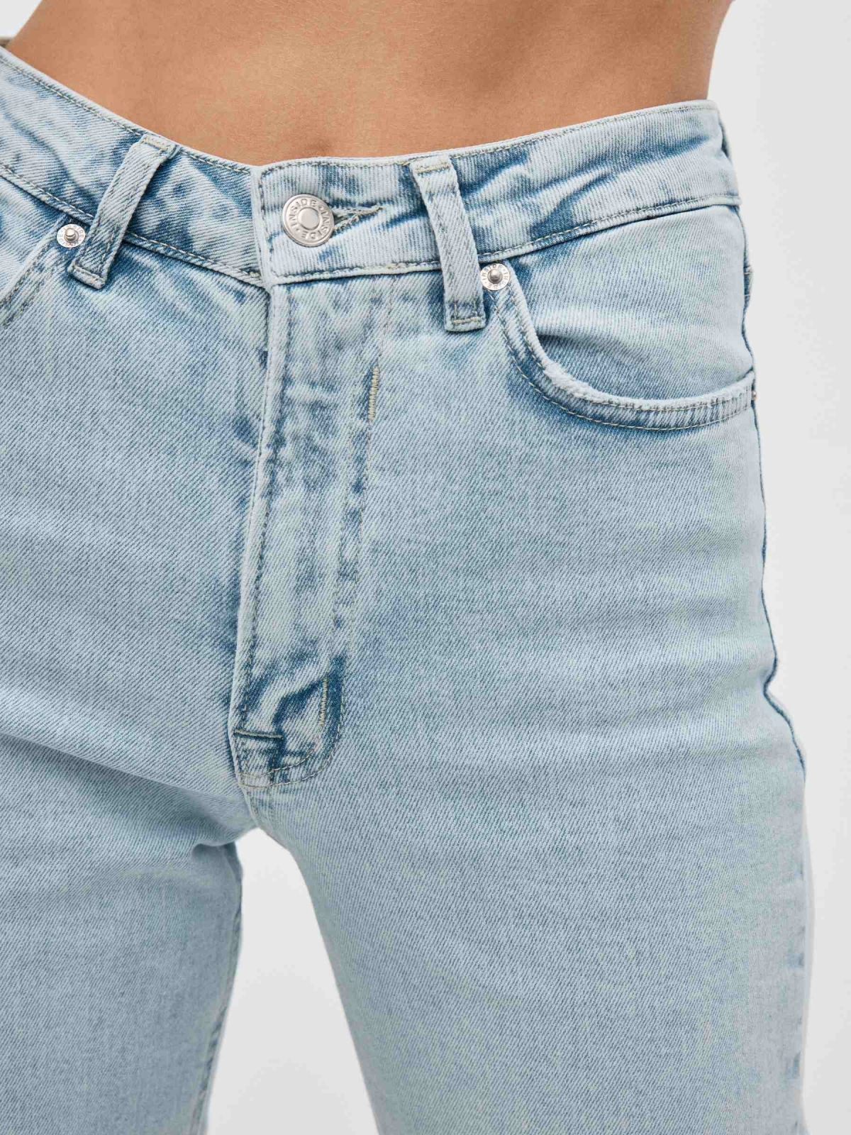 Mãe jeans slim azul claro azul claro vista detalhe