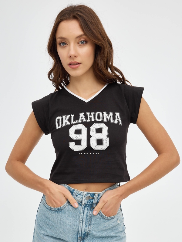 Camiseta crop Oklahoma negro vista media frontal