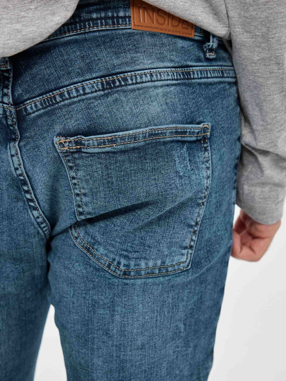 Jeans slim azul oscuro vista detalle
