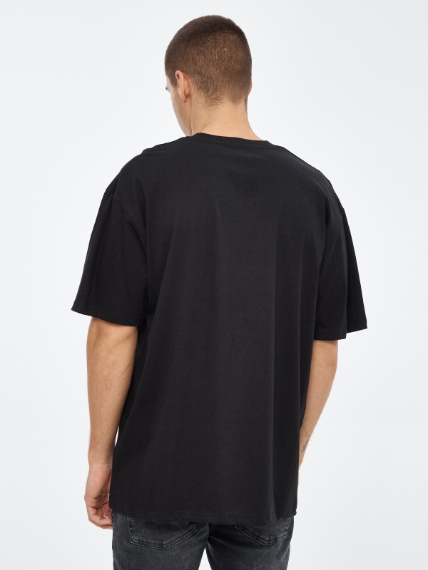 T-shirt com impressão de texto preto vista meia traseira