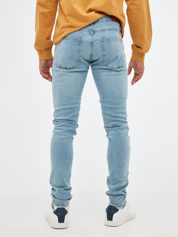 Jeans Super Slim azul claro mostaza vista media trasera