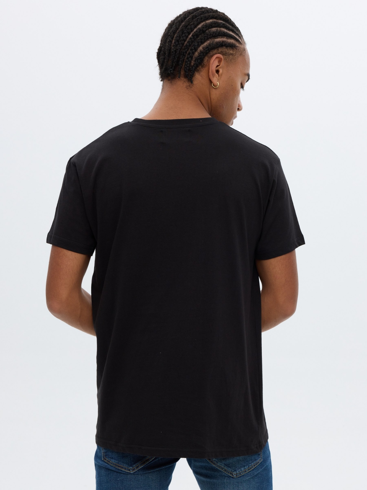 Camiseta estampado calavera negro vista media trasera