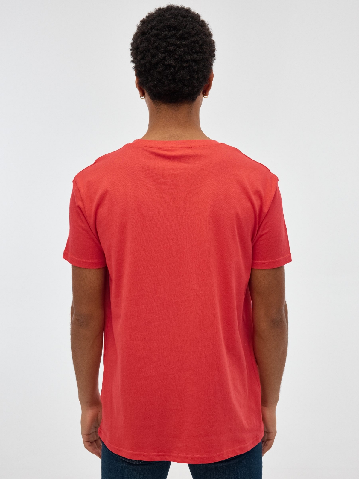 T-shirt de Pokemon vermelho vista meia traseira