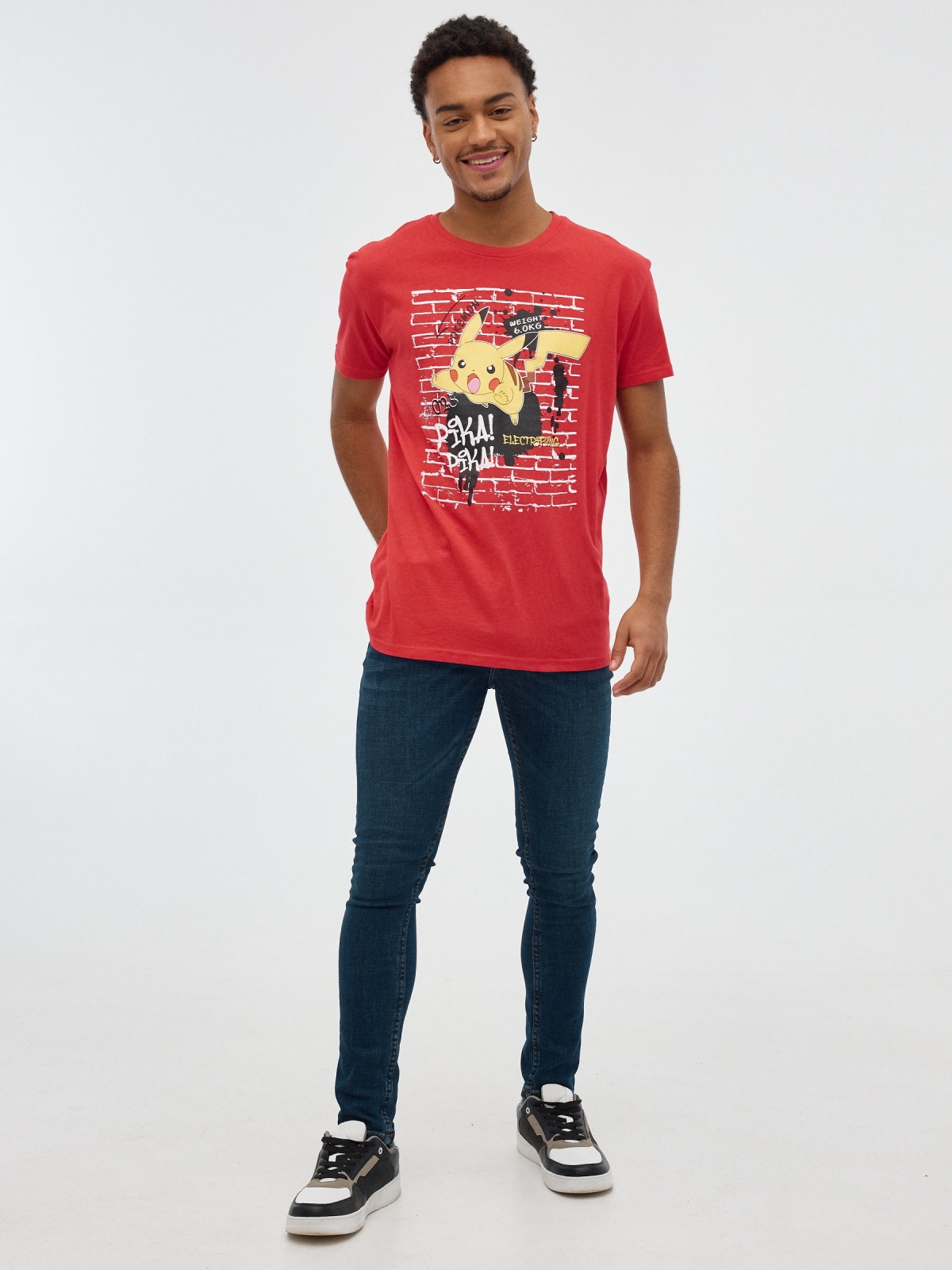 T-shirt de Pokemon vermelho vista geral frontal