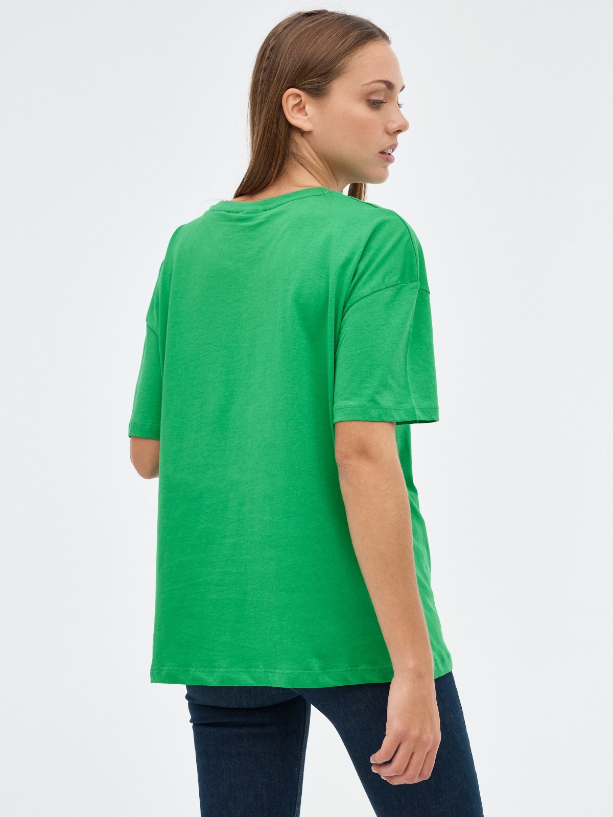 Camiseta oversize Snoopy verde vista media trasera