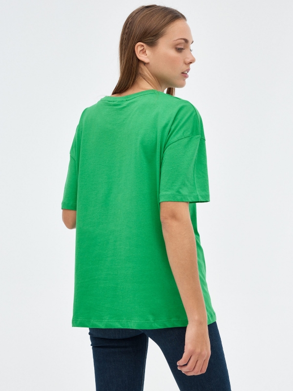 T-shirt oversize Snoopy verde vista meia traseira