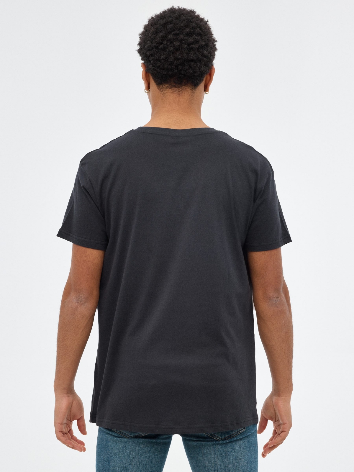 T-shirt preta Naruto preto vista meia traseira