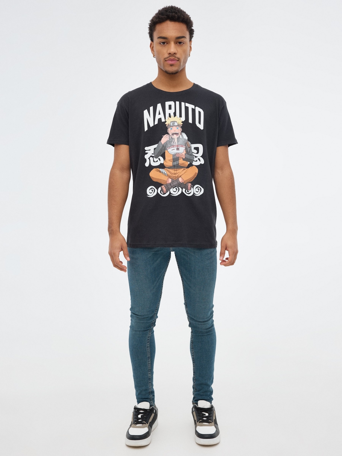 T-shirt preta Naruto preto vista geral frontal