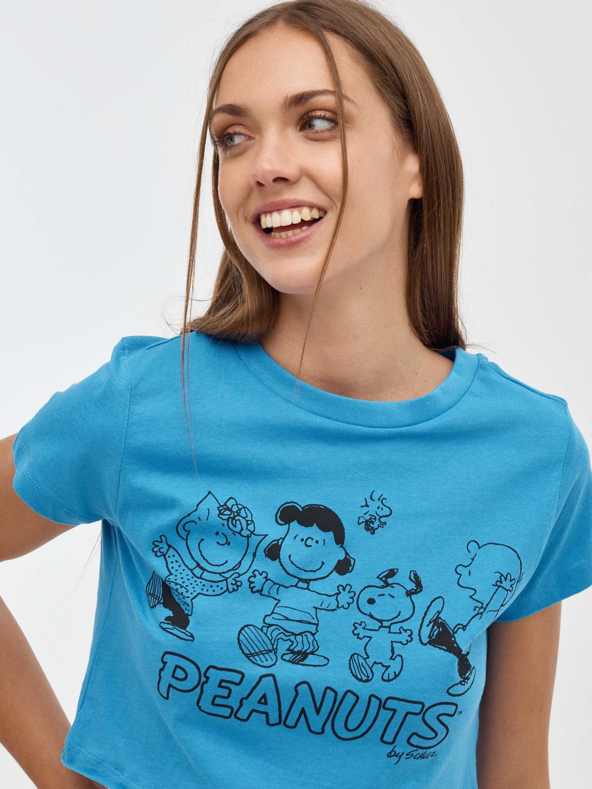 T-shirt Peanuts azul vista detalhe