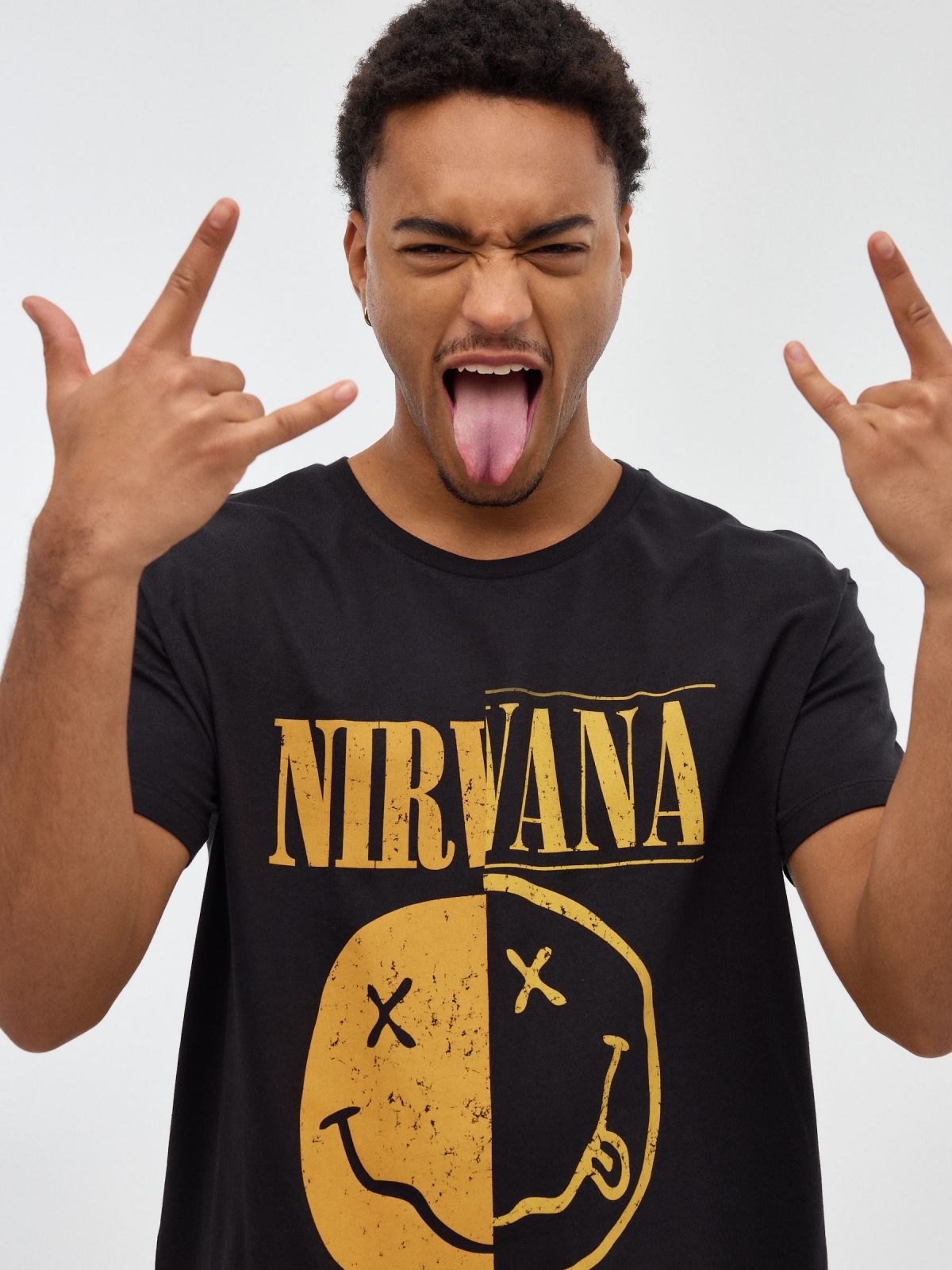 Camiseta estampado Nirvana gris oscuro vista detalle