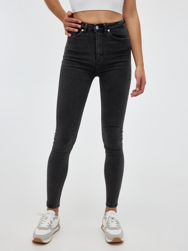Dark gray skinny jeans black middle front view
