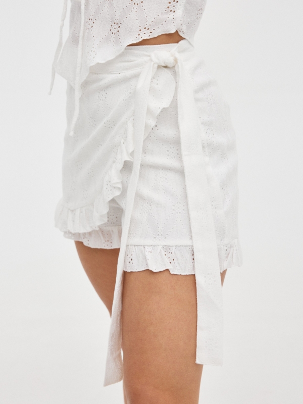 Falda pantalon bordado suizo blanco vista detalle