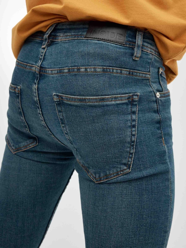 Jeans skinny azul tiro bajo azul vista detalle