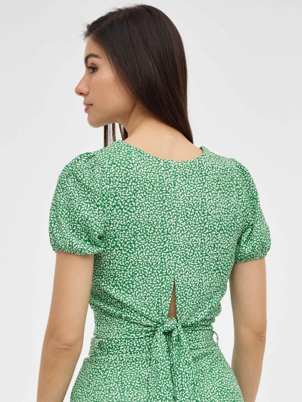 T-shirt impressa com lacagem verde vista meia traseira