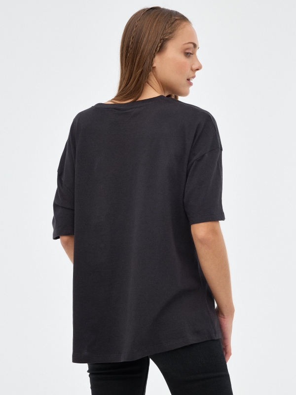 T-shirt oversized da Hatsun preto vista meia traseira