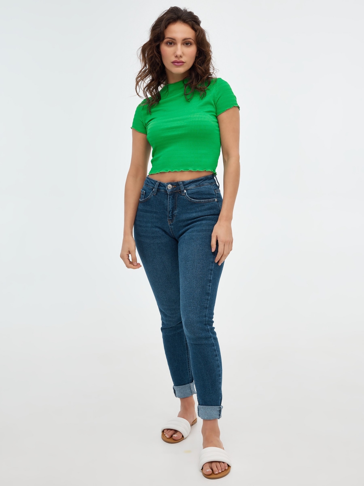 Textured curly t-shirt green front view