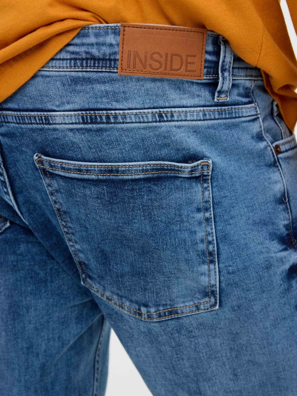 Jeans slim azul vista detalle