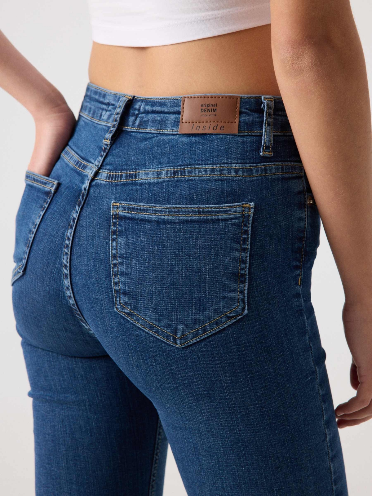 Jeans skinny básico cintura alta azul vista detalhe