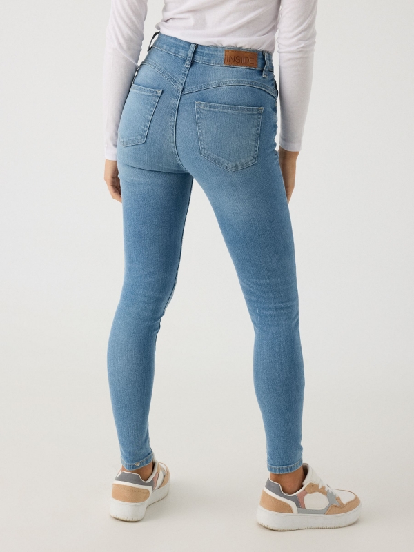 Jeans skinny push-up de cintura alta azul aço vista meia traseira