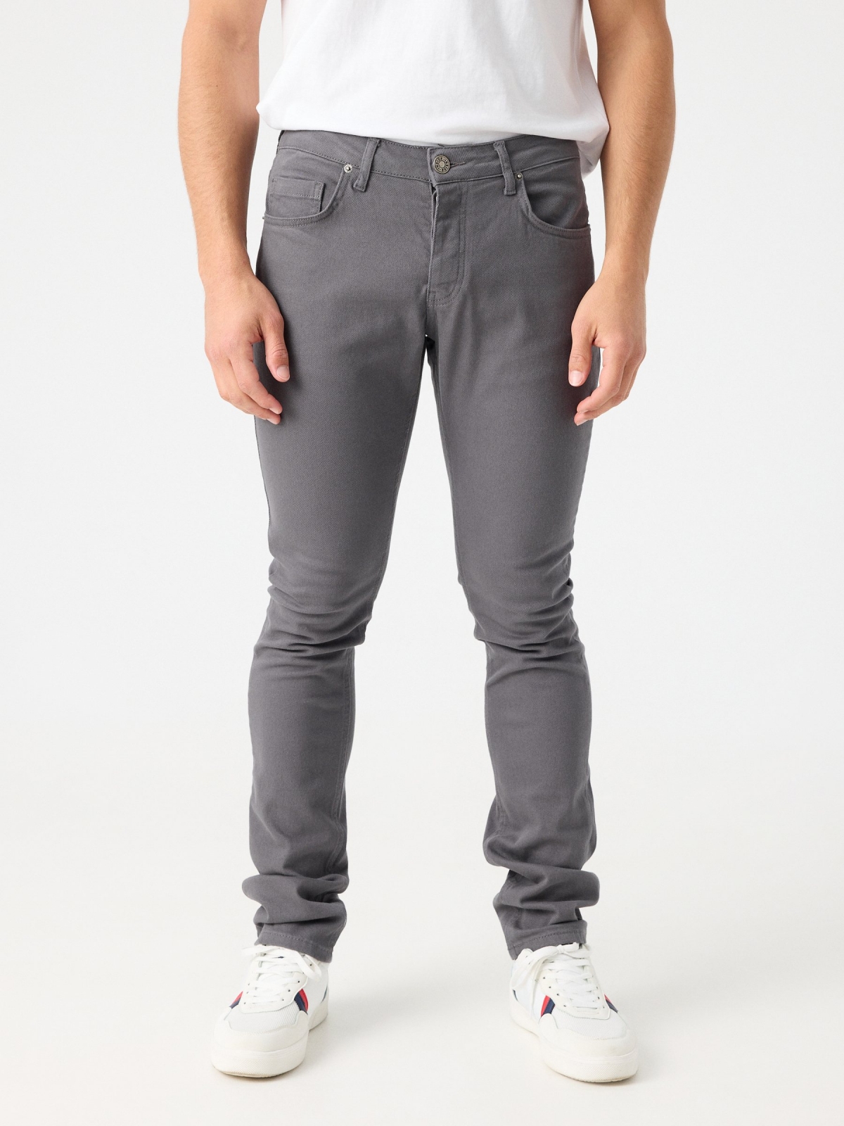 Jeans básico cinco bolsillos gris vista media frontal