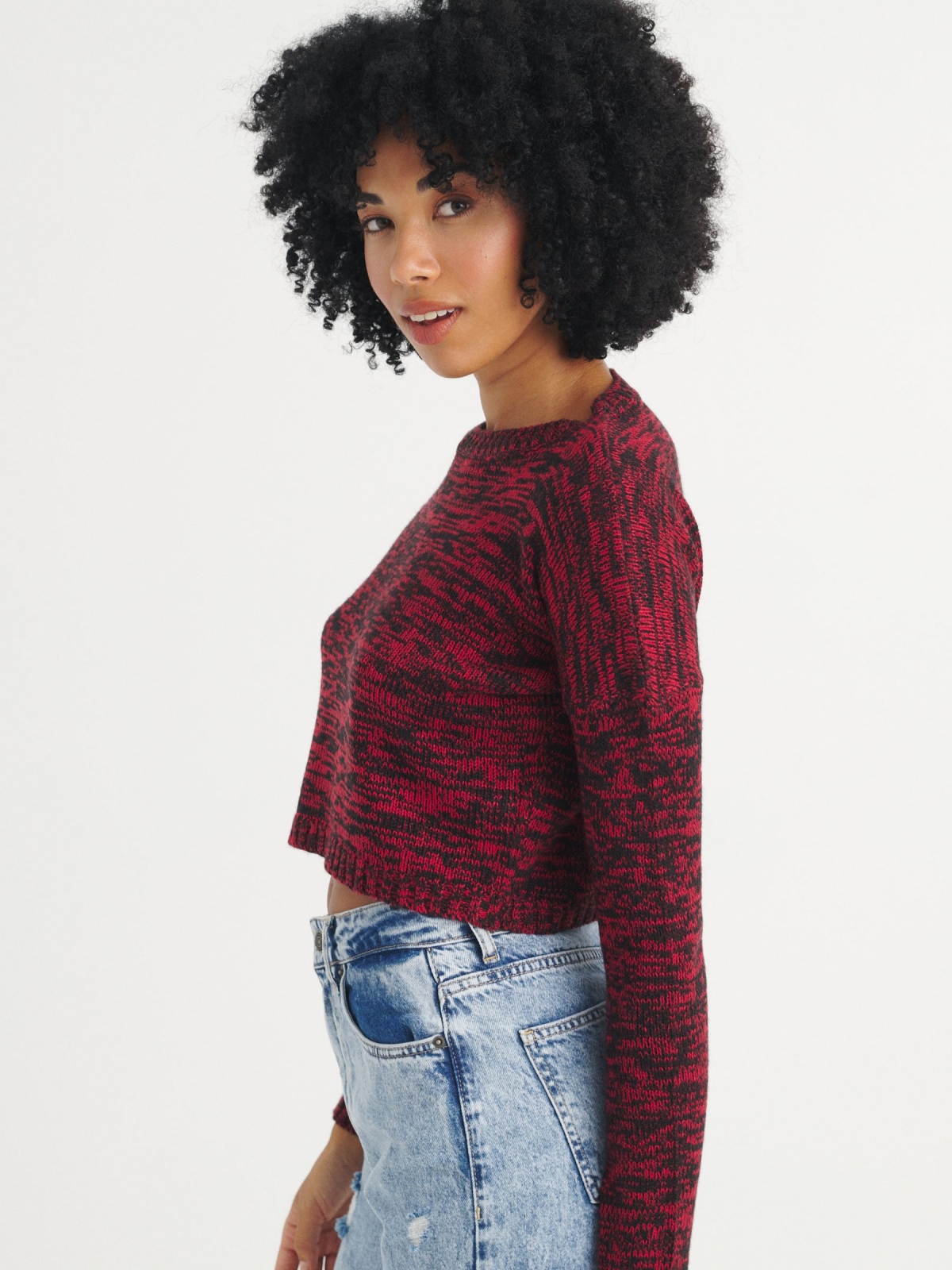 Heather cropped sweater red detail view