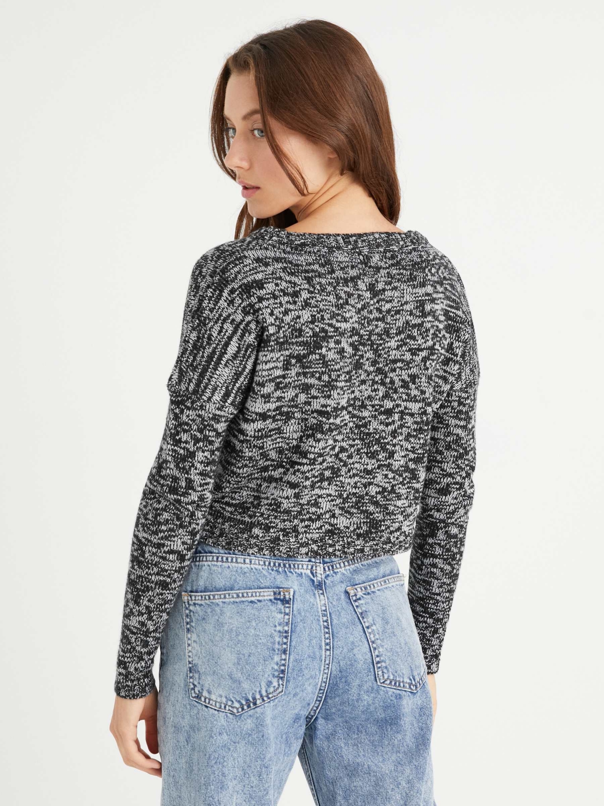 Suéter curto urze preto vista meia traseira