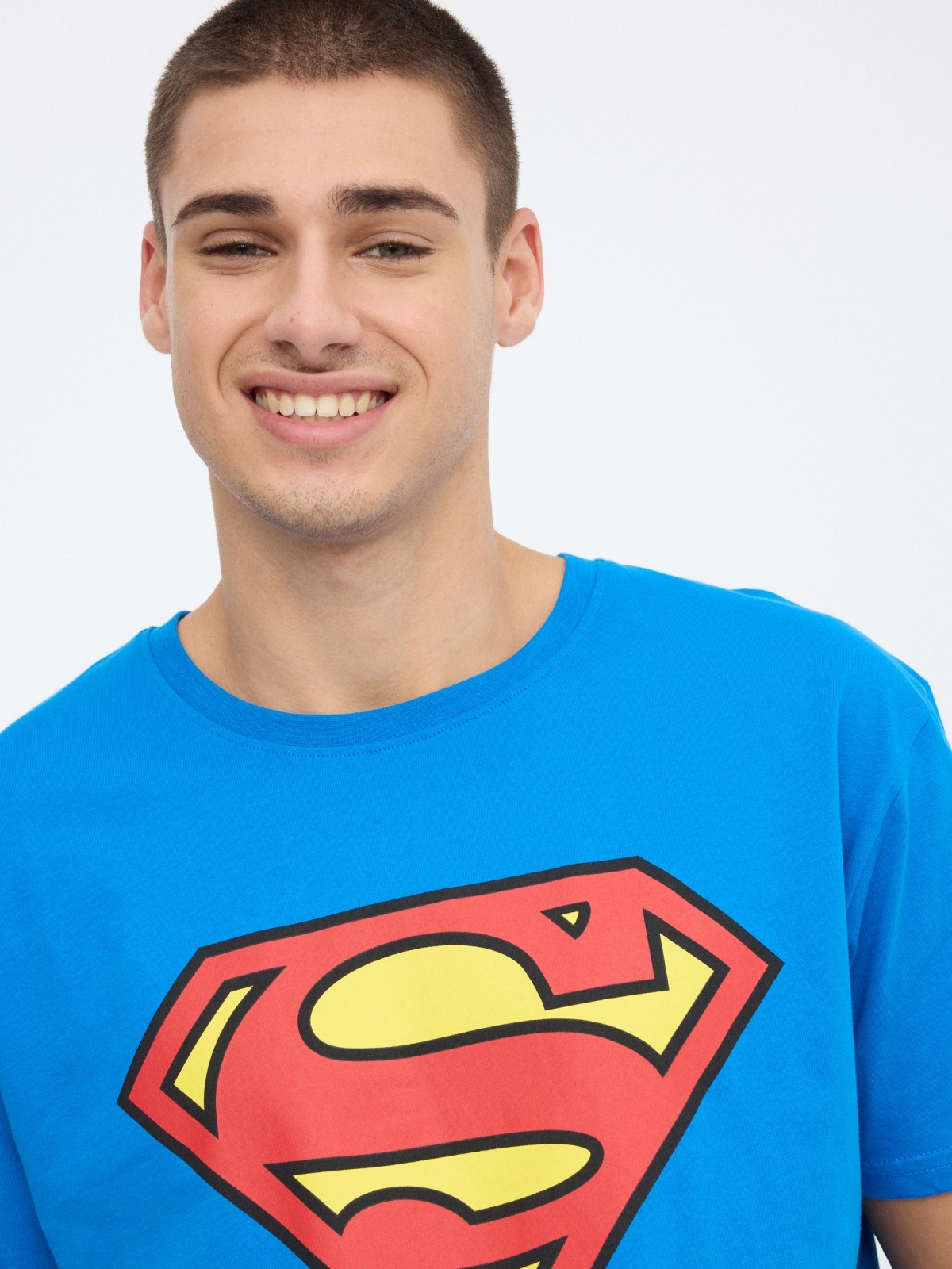 T-shirt do Superman azul vista detalhe
